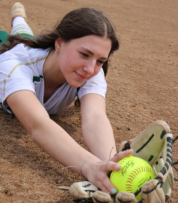 Addison Gaylord's Wyoming Area Warriors Softball pose.